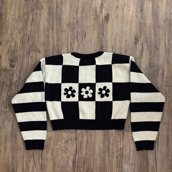 Le Lis Black and Cream Checkerboard Floral Crewneck Sweater - Picture 3 of 3